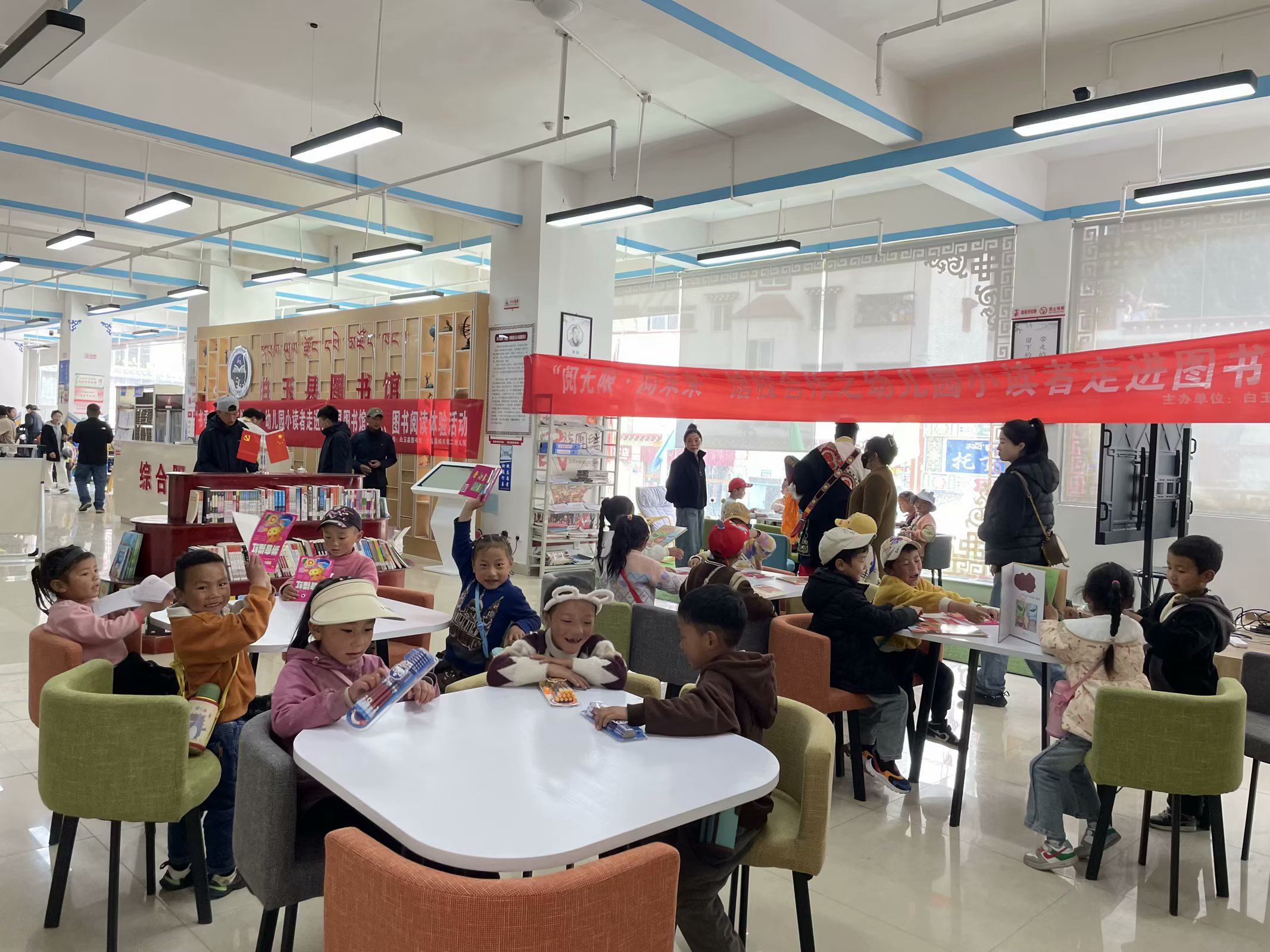 捐資208萬余元，改造提升白玉縣圖書館、文化館